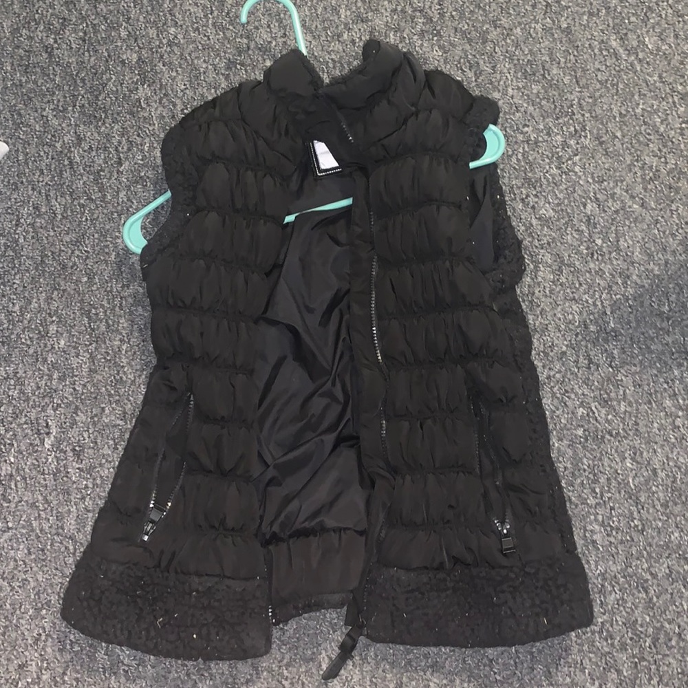 hardly wore. I’m a size small, but is LG. Fit nicely just not my style.
